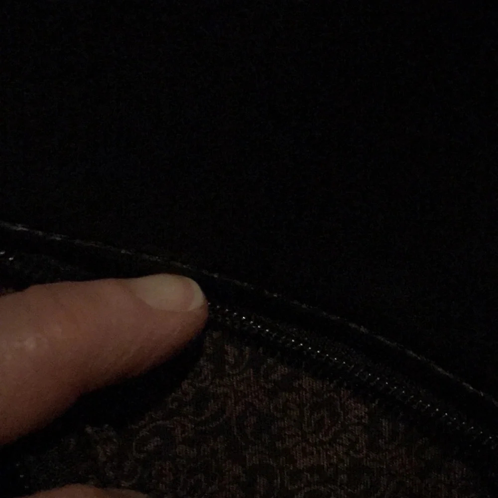 Black crossbody with textured front and front zipper and zipper top - Picture 3 of 4